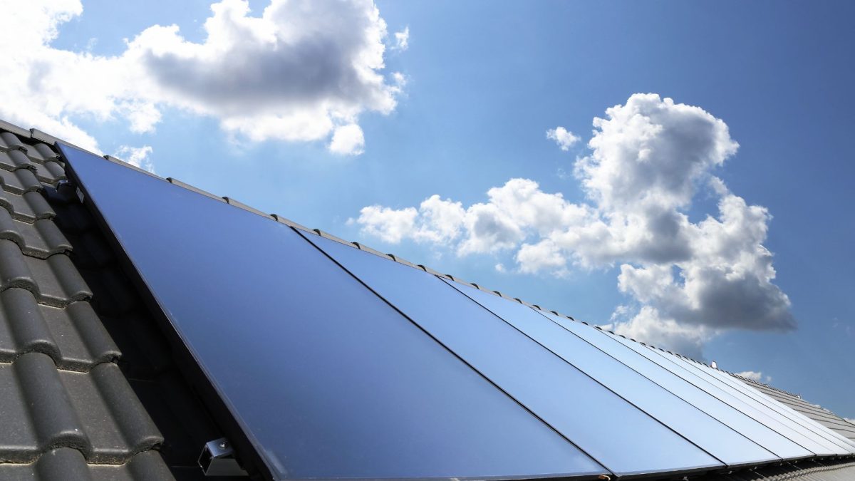 How to Choose the Right Solar Panel Installer for Your Home